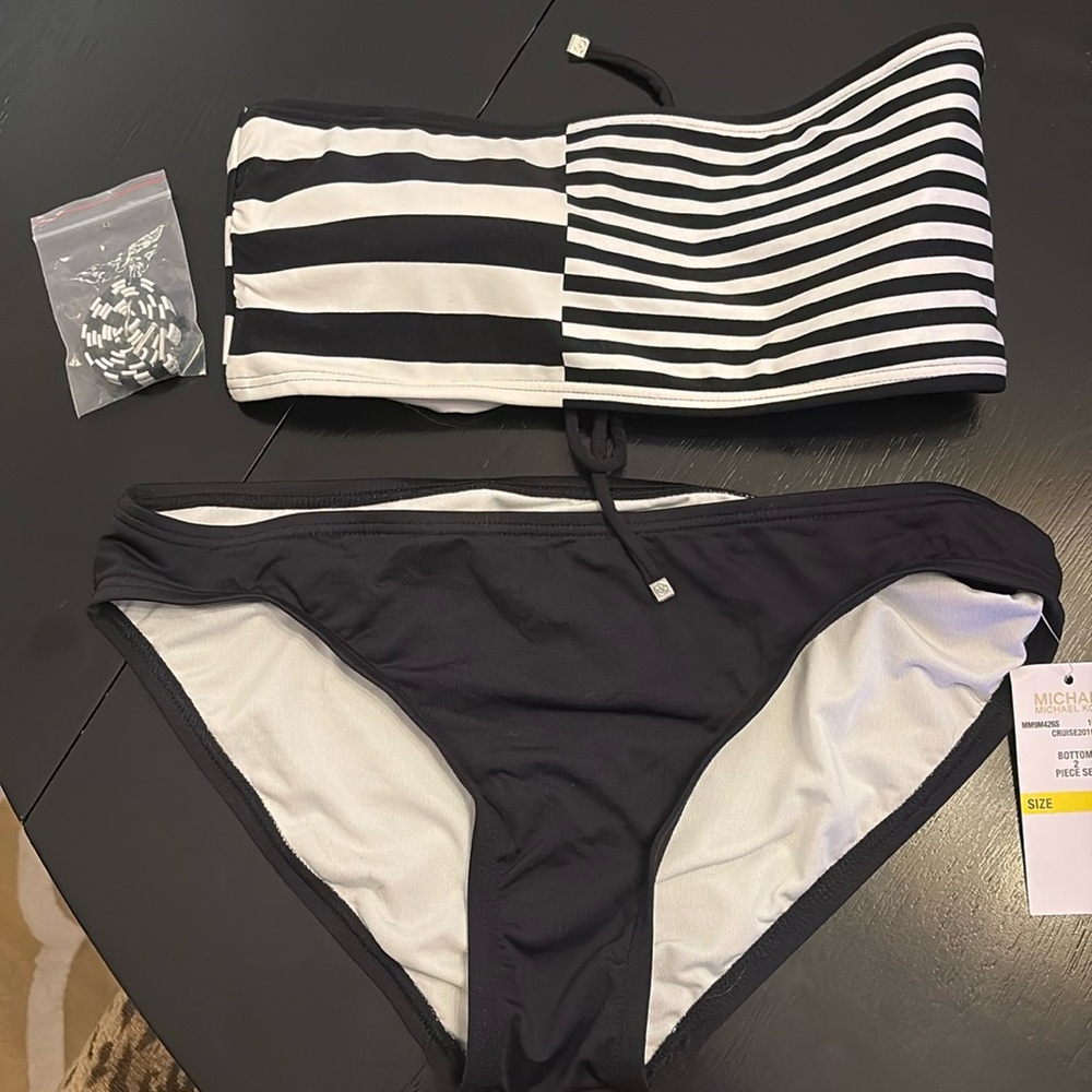 MICHAEL KORS
2 Piece Set Swimsuit
NWT